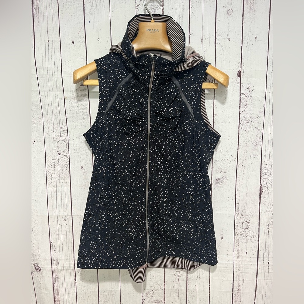 Lululemon Size 8 Black Hooded Vest